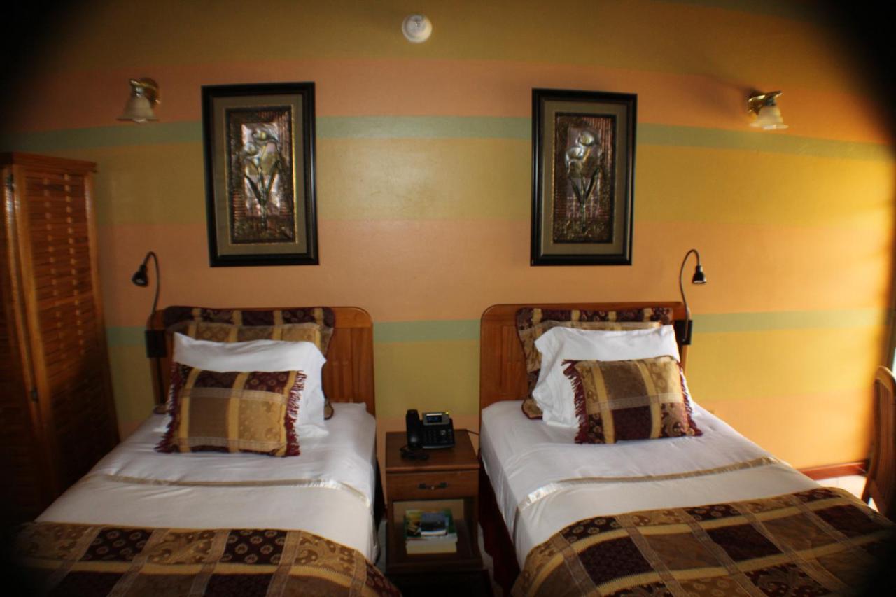 לינה וארוחת בוקר Bon Accord Village Native Abode מראה חיצוני תמונה